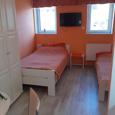 Appartamento Wynajem Apartamentow I Pokoi. Ustronie Morskie Esterno foto