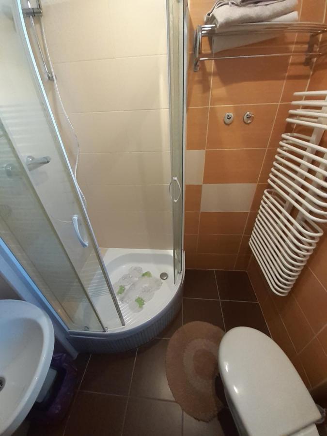 Appartamento Wynajem Apartamentow I Pokoi. Ustronie Morskie Esterno foto