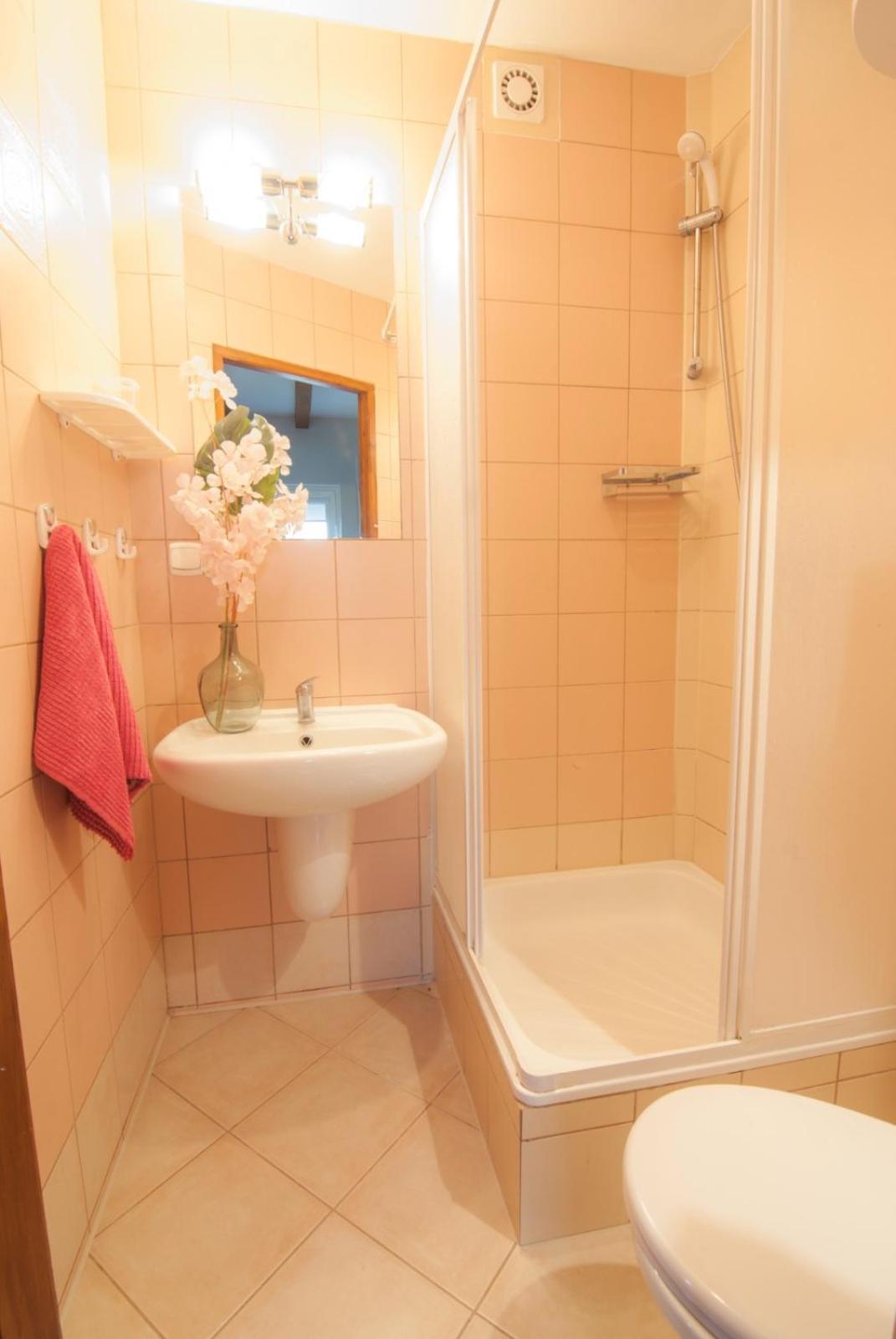 Appartamento Wynajem Apartamentow I Pokoi. Ustronie Morskie Esterno foto