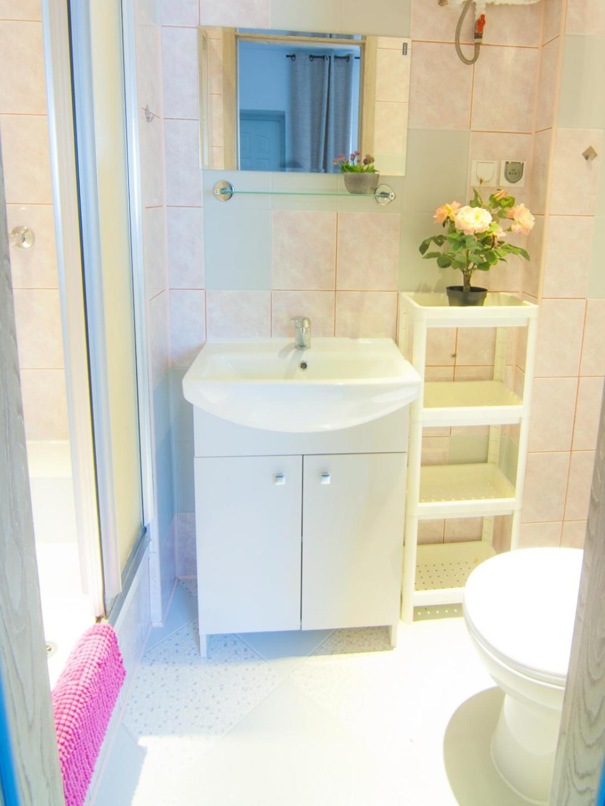 Appartamento Wynajem Apartamentow I Pokoi. Ustronie Morskie Esterno foto