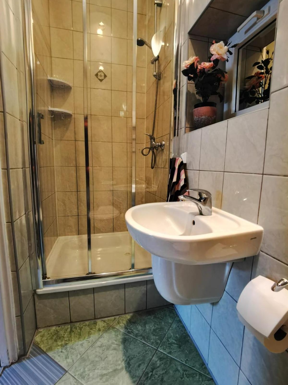 Appartamento Wynajem Apartamentow I Pokoi. Ustronie Morskie Esterno foto