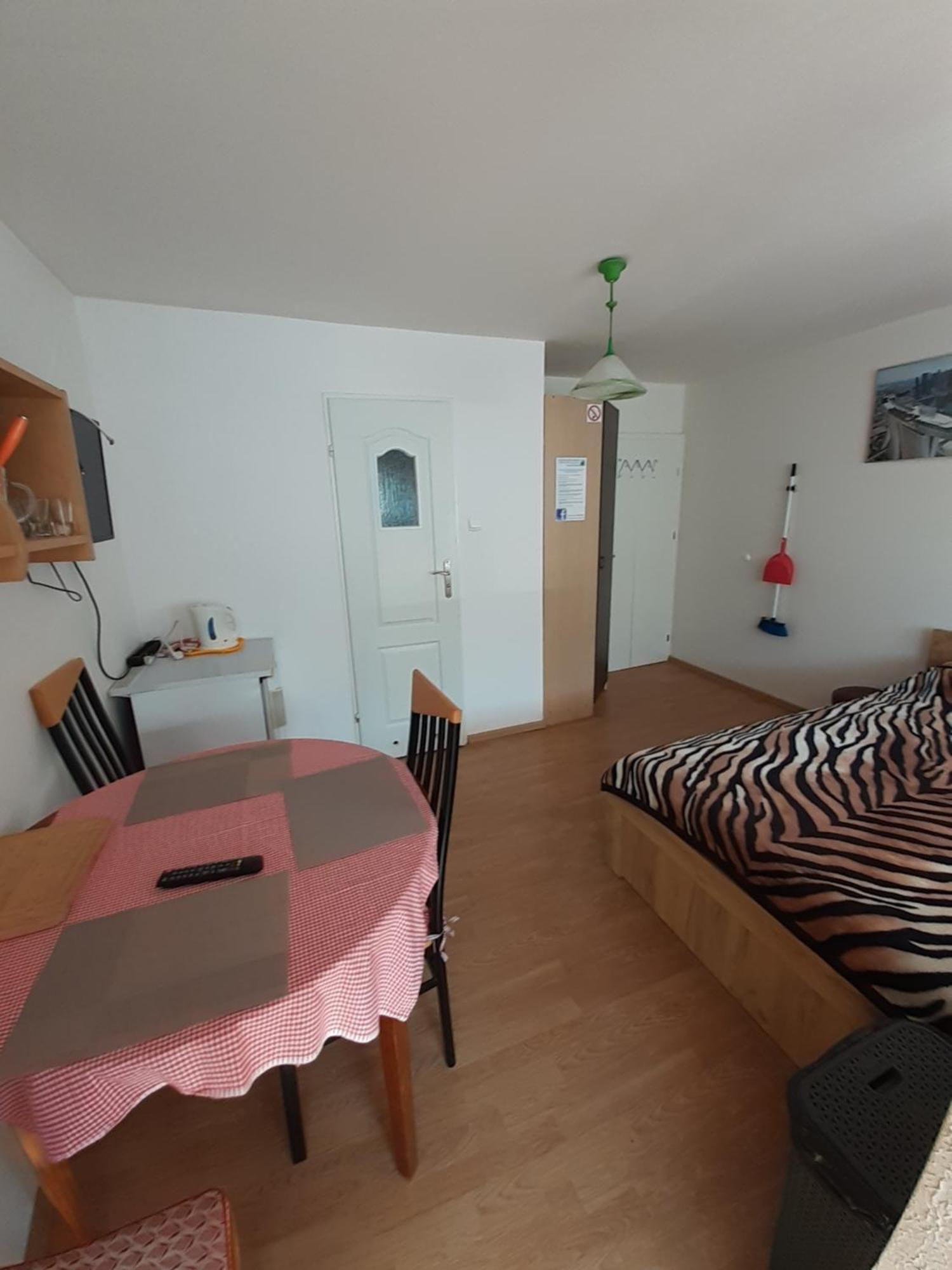 Appartamento Wynajem Apartamentow I Pokoi. Ustronie Morskie Esterno foto