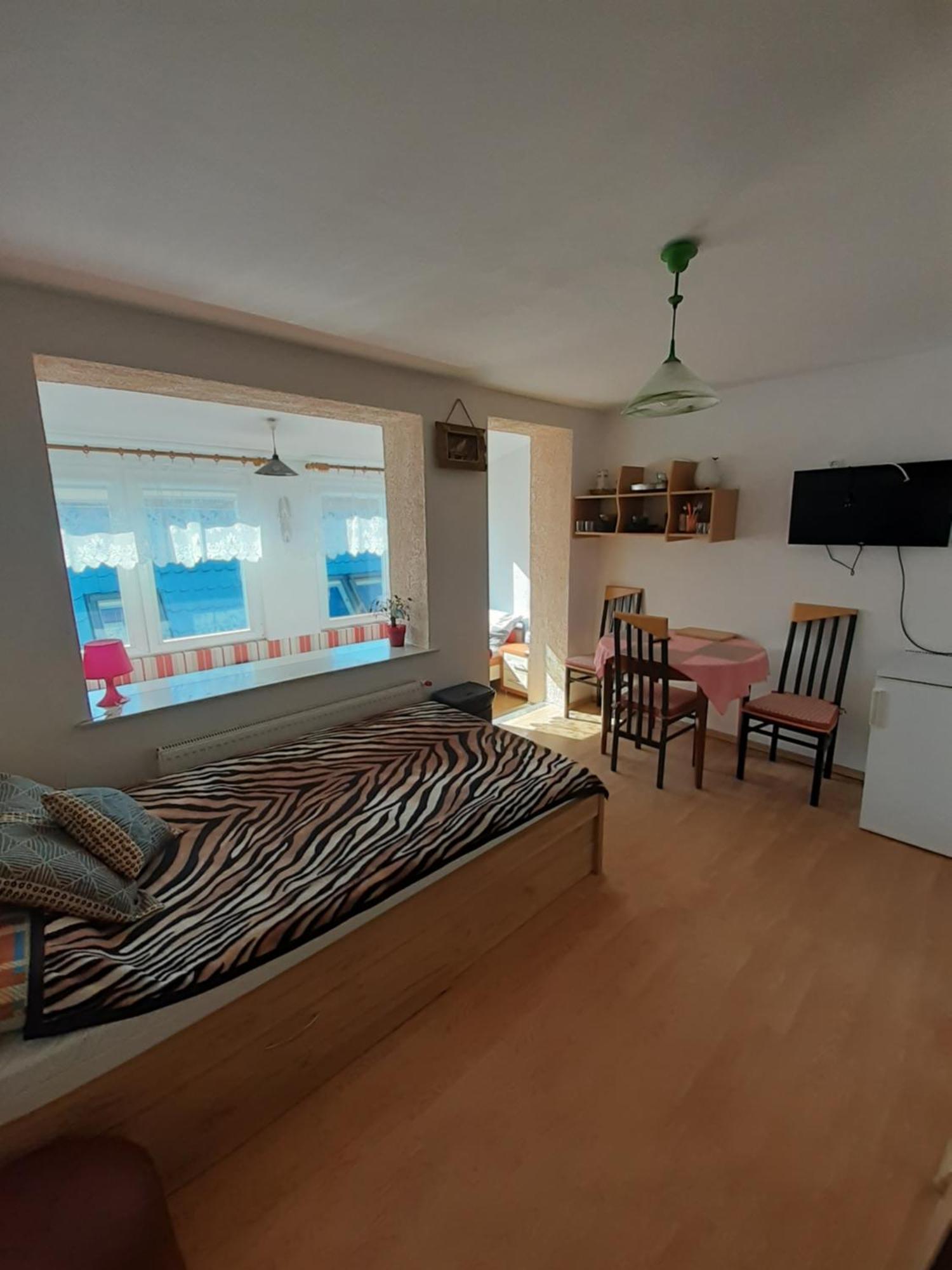 Appartamento Wynajem Apartamentow I Pokoi. Ustronie Morskie Esterno foto